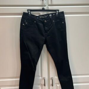 Miss Me black skinny jeans. Embellished pockets.
